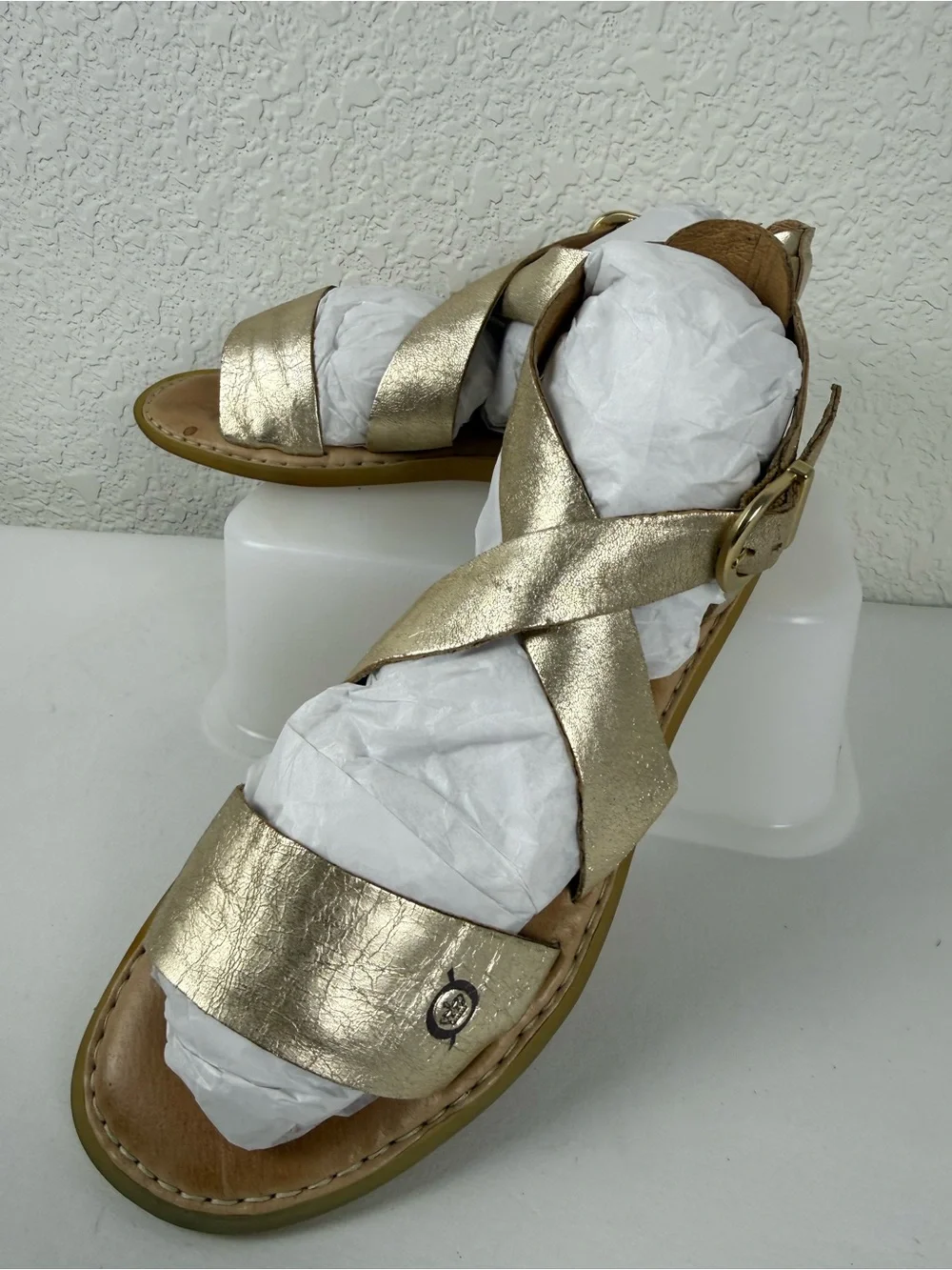 Born | F25510 | Metallic Gold Leather Crisscross Sandals | Ankle Strap | Size 7